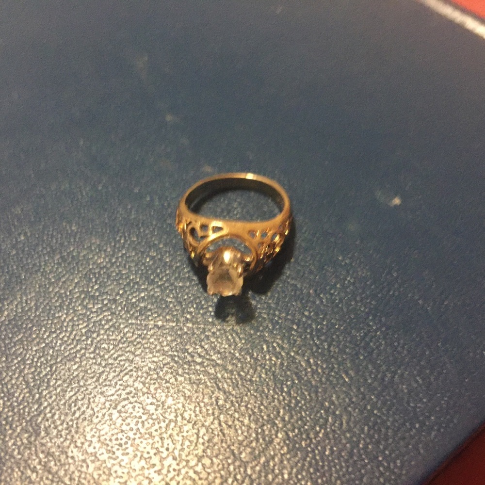 Engagement ring - Picture 2 of 3